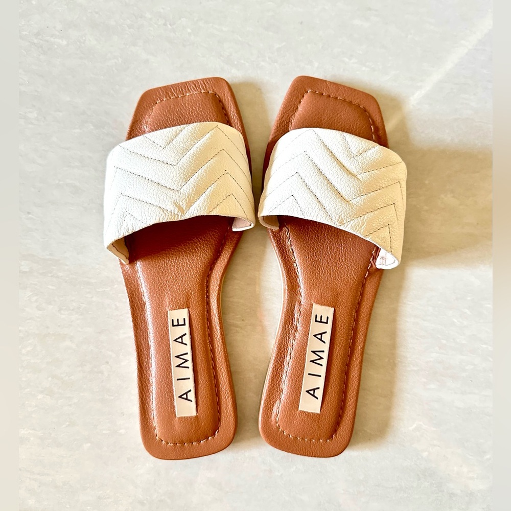 WOMEN’S BROWN/CREAM FLAT LEATHER SANDALS - SIZE VARIOUS